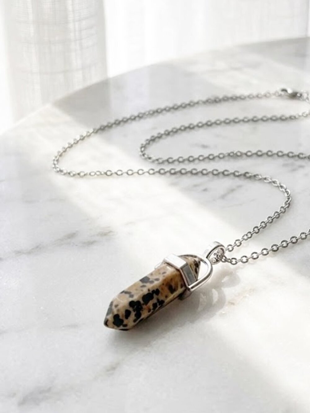 Brown Spotted Ladies Fashionable Faux Stone Necklace